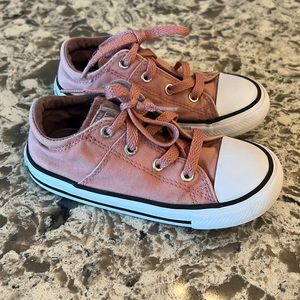 Little girls converse 10